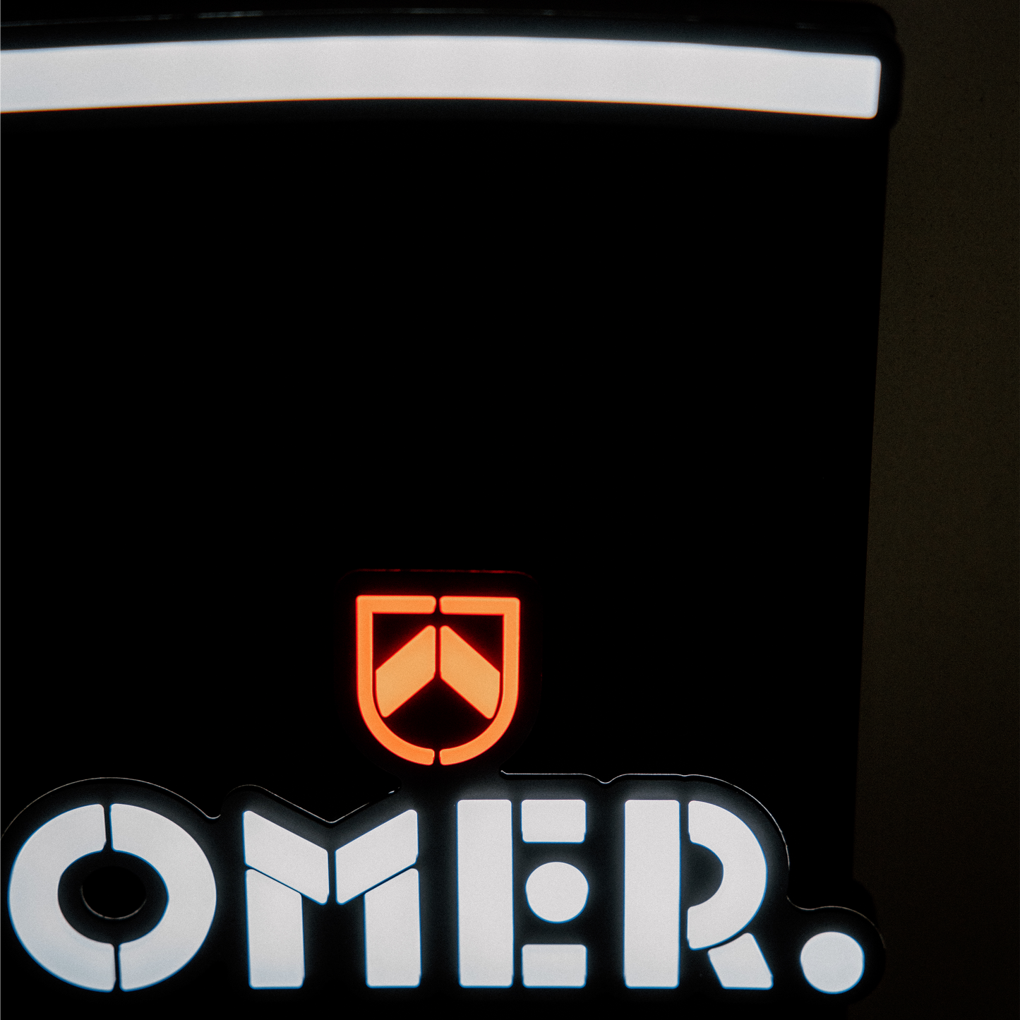 OMER. Verre - Enseigne LED